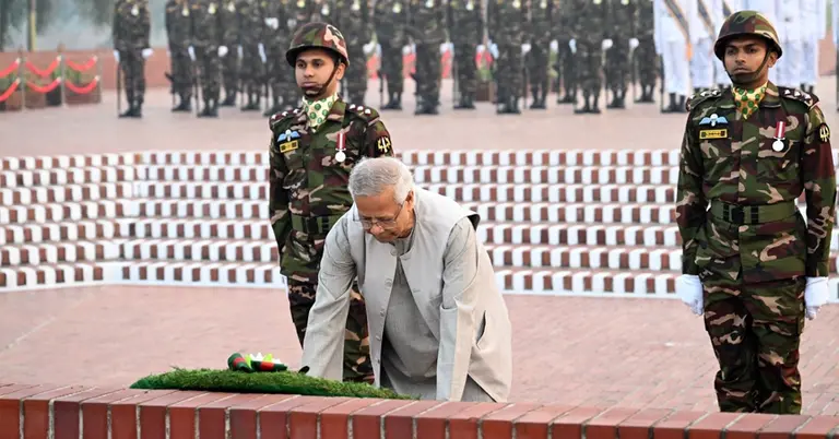 জাতীয় স্মৃতিসৌধে প্রধান উপদেষ্টার শ্রদ্ধা নিবেদন